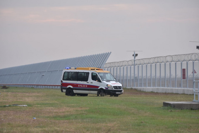 國泰航空客機折返機場