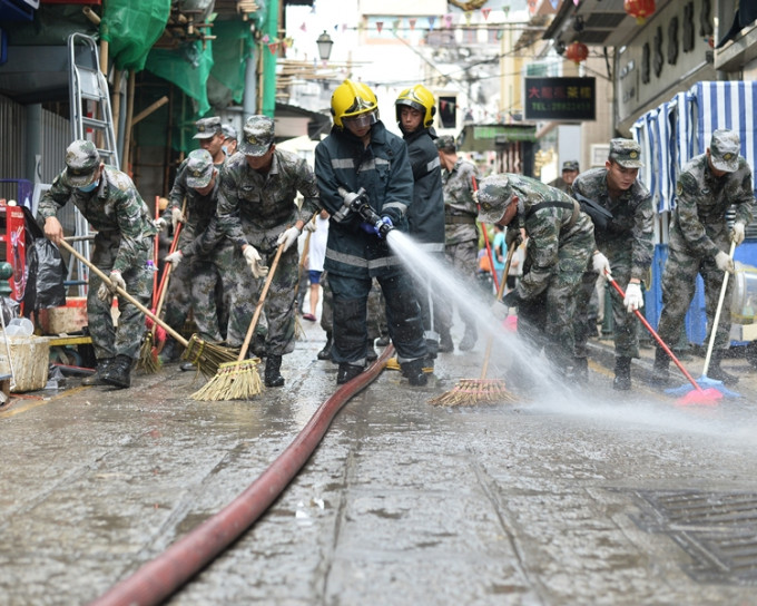 澳門回歸後首度出動解放軍救災。資料圖片