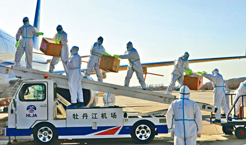 ■湖北昨向黑龍江捐助三千萬元醫用物資設備。