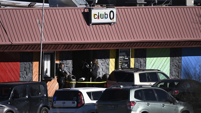 美国科拉罗多州同性恋者夜总会发生枪击案，酿5死25伤。AP