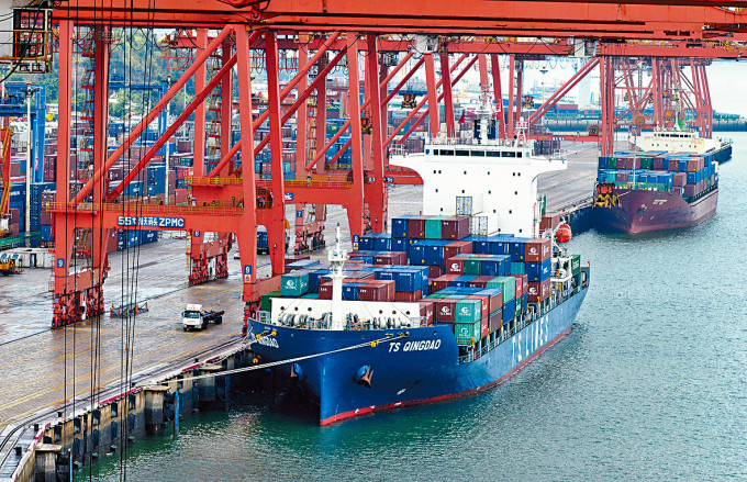 中國6月外貿進出口表現超預期，上半年呈現穩中向上態勢。