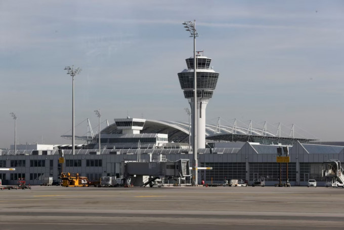 德国慕尼黑机场有环保人士闯入跑道。路透社