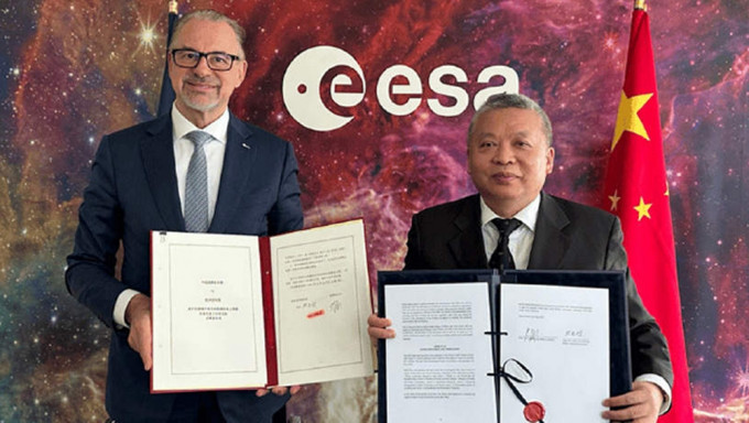 中國國家航天局局長張克儉在巴黎會見歐洲太空局局長阿蘇巴赫，簽署了《中國國家航天局與歐洲空間局關於在嫦娥六號月球探測任務上搭載月表負離子分析儀的諒解備忘錄》。中國航天科技集團