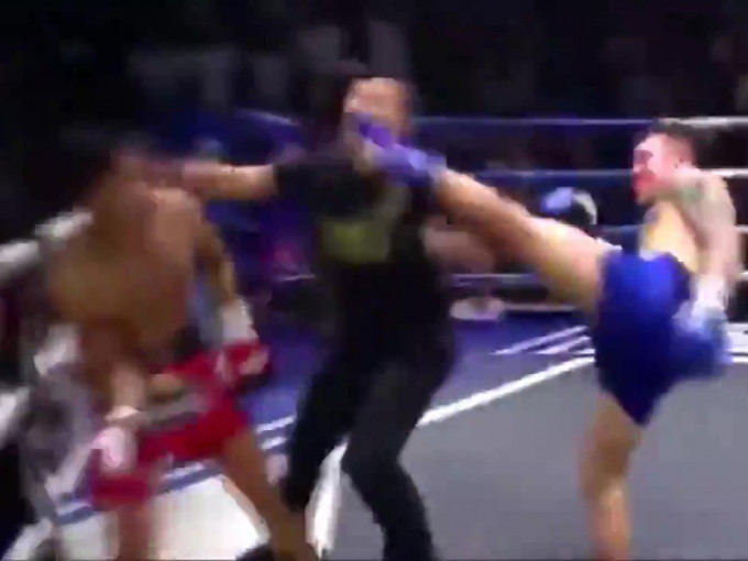 近日在泰国芭达雅进行的一场泰拳比赛中，中国选手苟大奎误踢裁判，无辜的裁判脸上惨遭重击致骨折。（网图）