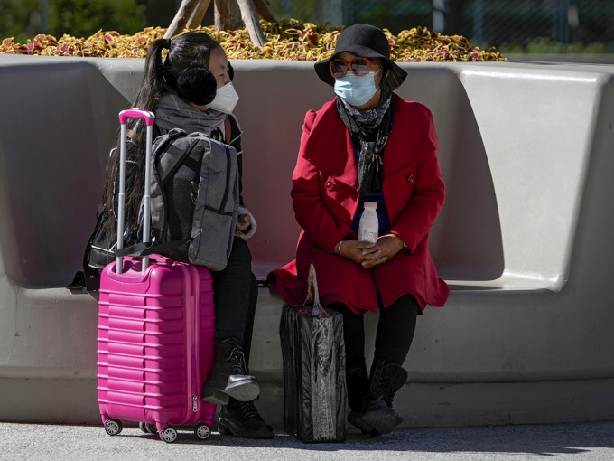 甘肅蘭州旅行團群組共12人染疫，包括導遊司機。AP圖片