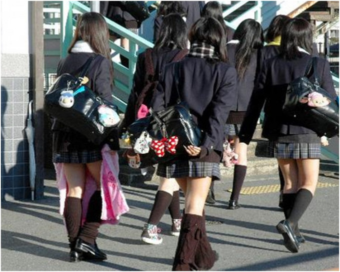 北海道兩所中學分別爆出性騷擾女生醜聞。