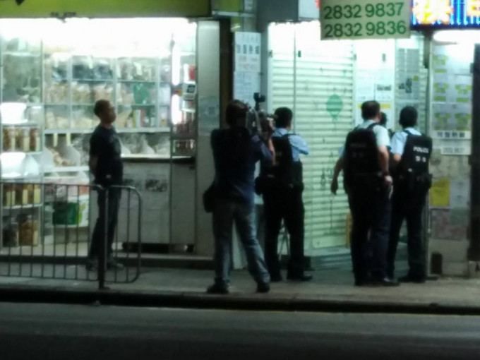 ‎大批警员身穿防弹衣搜捕可疑男子。香港突发事故报料区图片