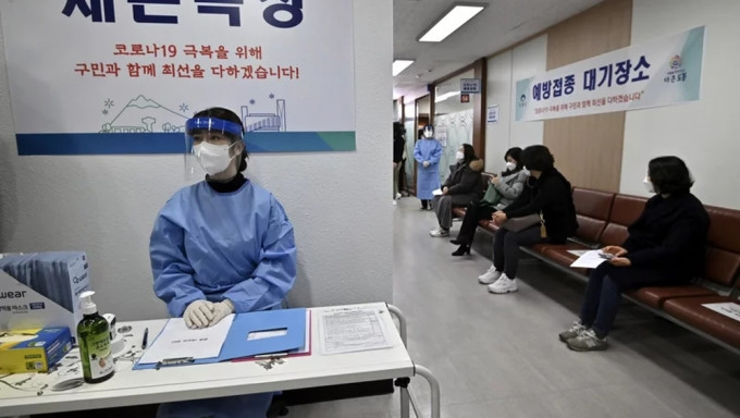 南韩新增8571人确诊，创疫情爆发以来单日新高。