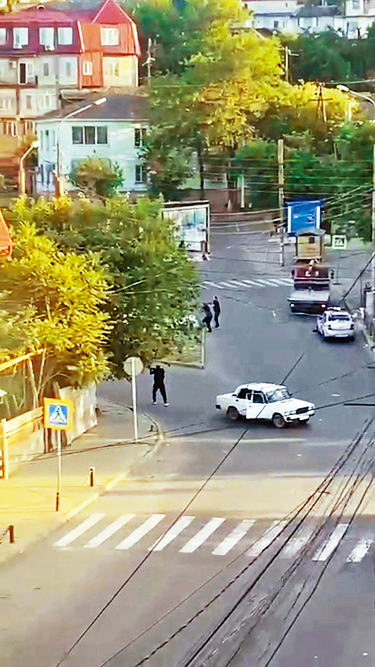 枪手周日在达吉斯坦首府马哈奇卡拉市街头发动袭击。