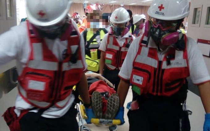 紅十字會接觸理大約50名傷者大部分骨折。紅十字會fb