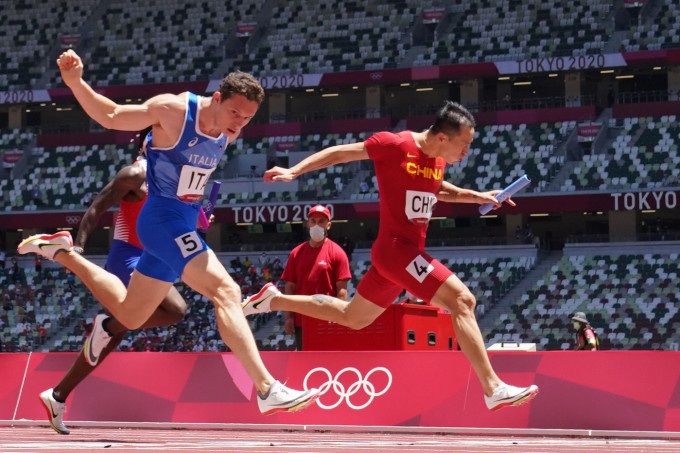 中国在男子4x100米接力在准决赛跑出37秒916佳绩。Reuters