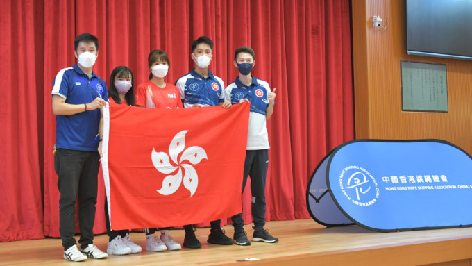 香港代表隊舉行授旗禮。 中國香港跳繩總會圖片