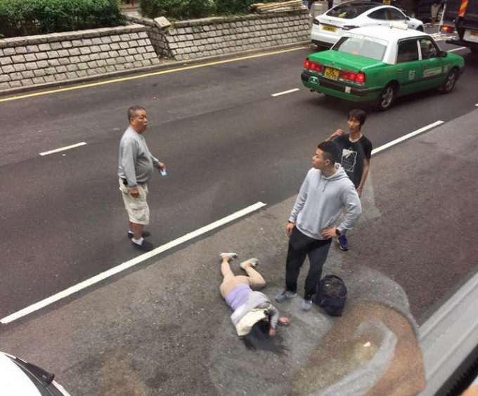 女子昏迷倒地。网民Matthew Huen‎图片