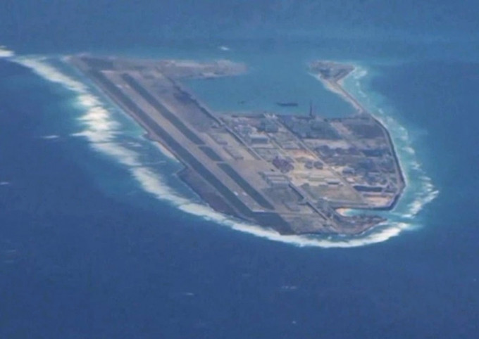 美媒記者拍下中國南海島礁。網圖