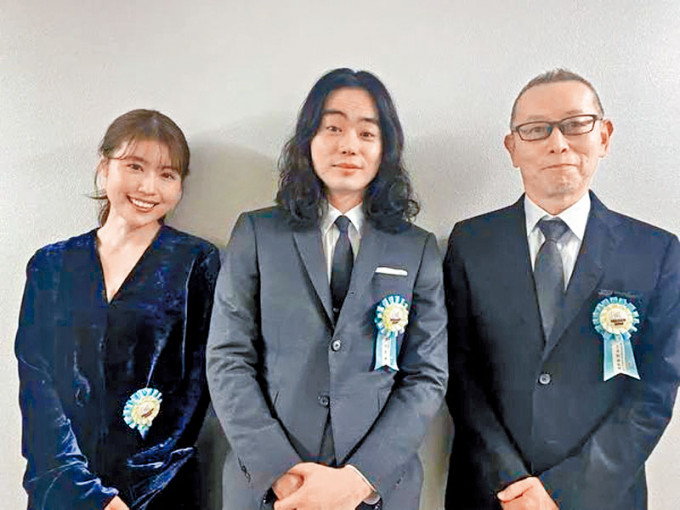 （左起）《她與他的戀愛花期》有村架純、菅田將暉及導演土井裕泰都有現身頒獎禮。