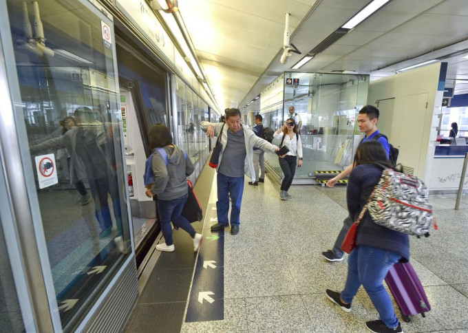 機場快綫只提供香港站至機場站來回服務，不停九龍站、青衣站、博覽館站。資料圖片