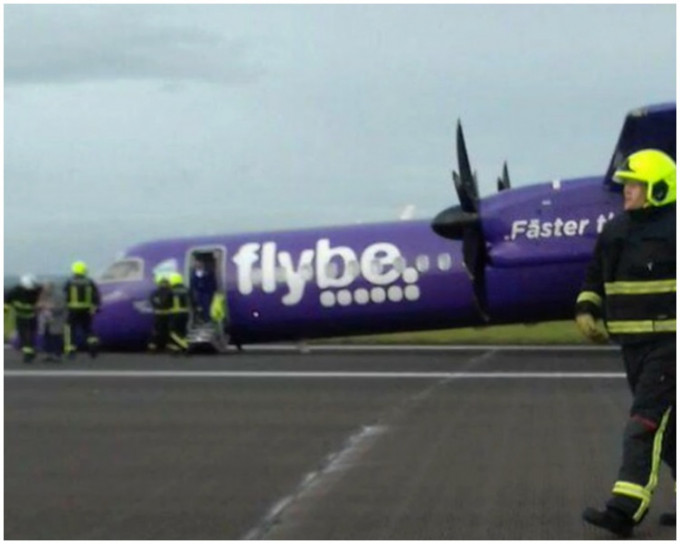 出事载着52名乘客和4名机员折返贝尔法斯特机场紧急降落。网图