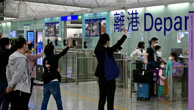 财经事务及库务局指现时的增幅合理，无意作出调整，亦不会分阶段或延期增加离境税。资料图片