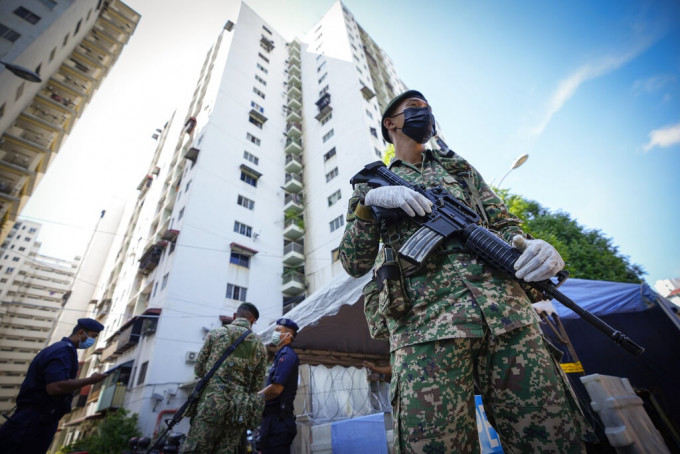 馬來西亞宣布，全國在下星期二起實施全面封鎖。AP圖片
