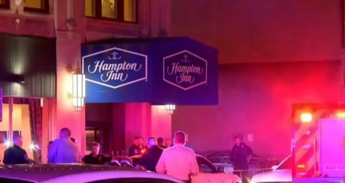 槍擊發生於這家旅館門外。