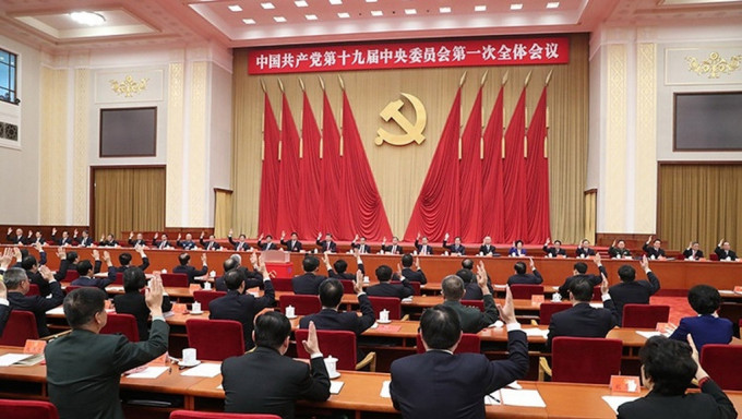 2017年10月25日，第十九届中央委员会第一次全体会议在京举行。新华社
