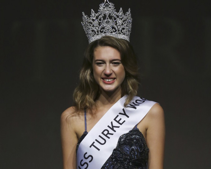 18歲佳麗埃森日前奪得土耳其小姐冠軍。AP