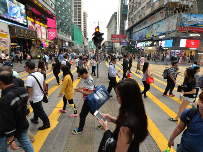 政府统计处公布最新数据，显示本港人口今年年中首度突破750万人。　资料图片