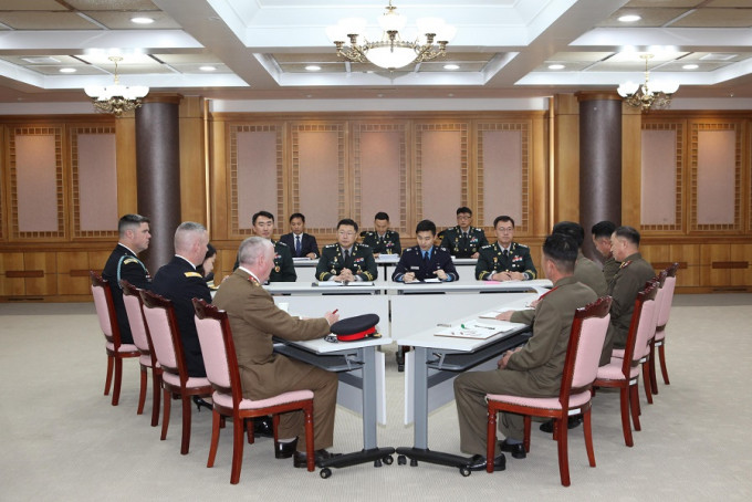 南北韩就撤除板门店共同警备区哨所、兵力和武器达成一致协议。AP