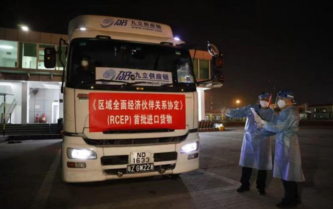 RCEP生效后首批进口货物抵达深圳。网上图片