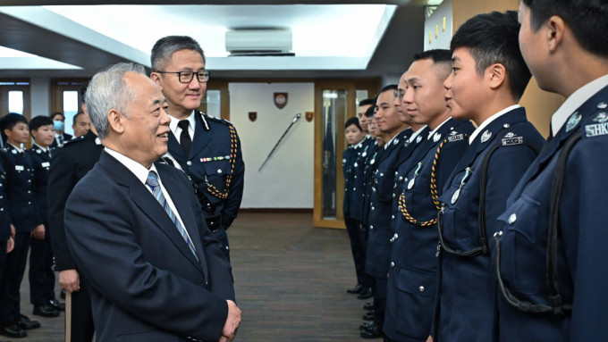 區選日高調巡邏 警隊北上招募港生137人獲取錄入職。