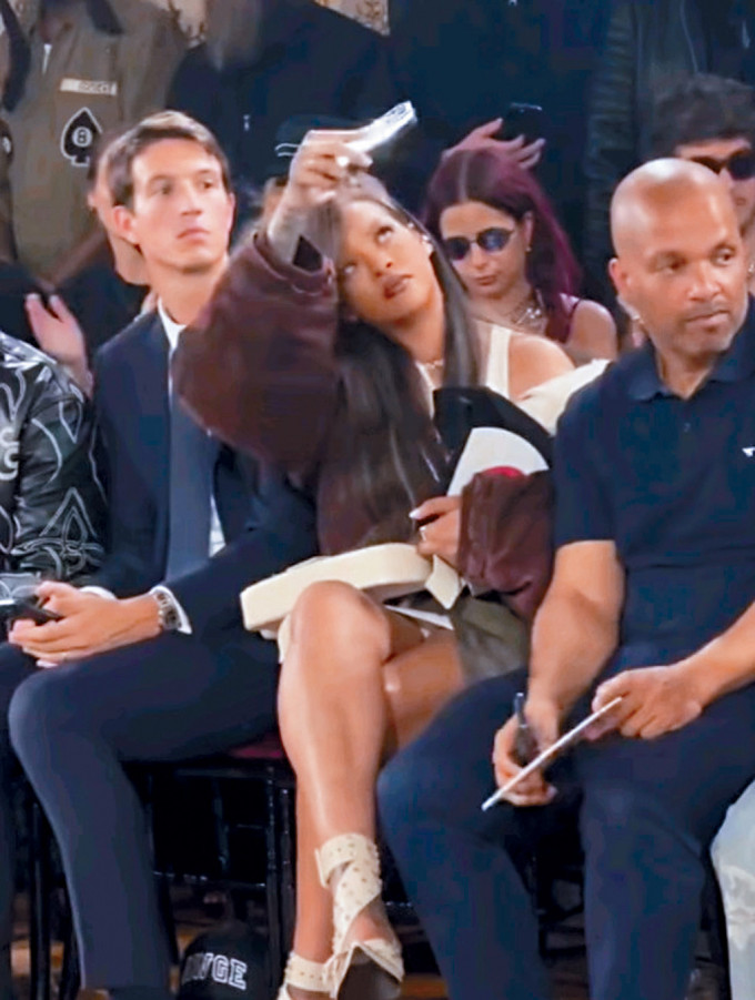Rihanna为男友时装骚狂拍照，并将镜头作360度环回式狂舞，吓亲身旁的LVMH集团二公子（左）。