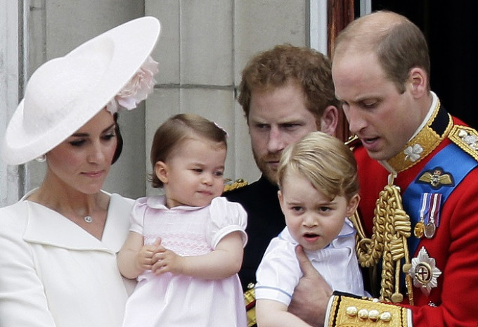 乔治王子和夏洛特公主将出访德国和波兰。AP图片