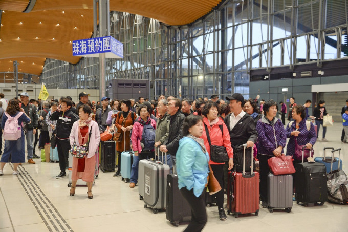 林超英指香港经济需要旅游业，不可以闹情绪地不欢迎所有或大部份访港游客。资料图片