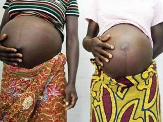 尼日利亞「嬰兒工廠」婦女淪為生仔機器，女童因姦成孕被逼產子出售。(網圖)