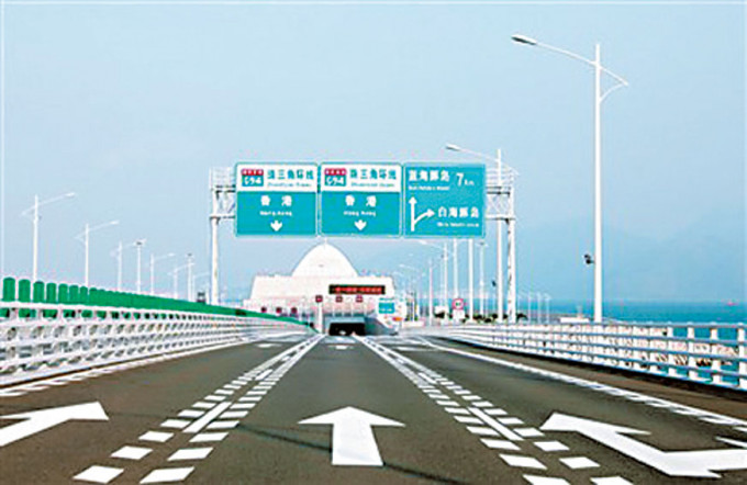「跨境理财通」料于下半年启动，香港多家银行都积极筹备迎接理财通开车。