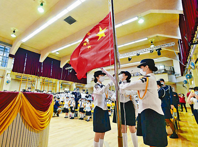 ■中小學明年元旦起須於上課日及特別日子升國旗。