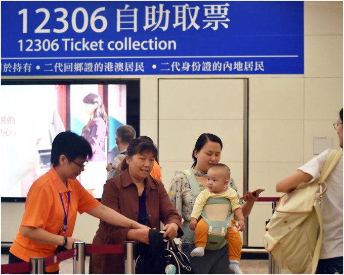 西九龙站昨日共有74908人次出入境，较前日的76057少。