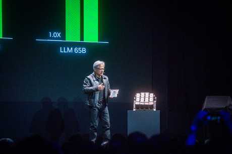 Nvidia行政總裁黃仁勳在台北COMPUTEX 2023電腦展上展示多項AI新產品。 中通社圖片
