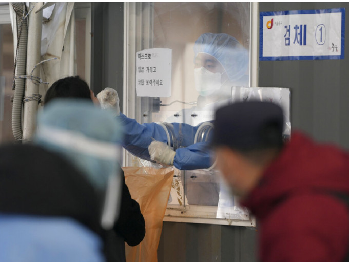 南韓最新的單日確診數字超逾5,000。 （美聯社）