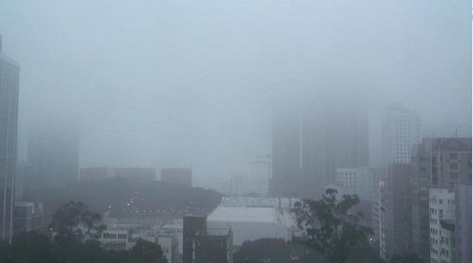 本港地區今日天氣預測，大致多雲，早晚潮濕有霧。天文台圖片