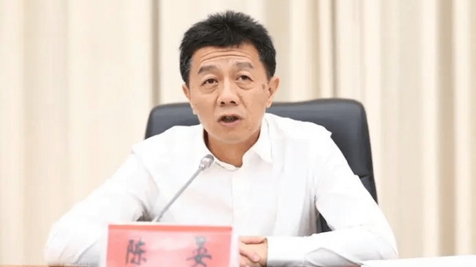 贵州省政协副主席陈晏。