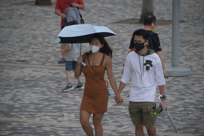 小熊的狂風驟雨繼續影響香港。