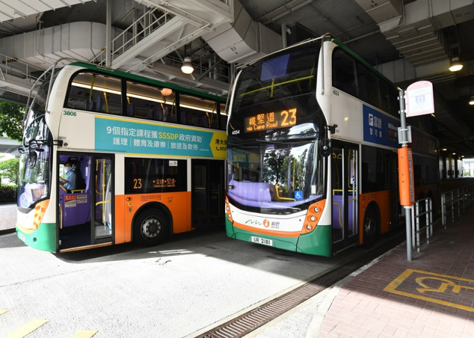 網民稱讚有新巴車長在適時提示乘客，態度有禮。示意圖