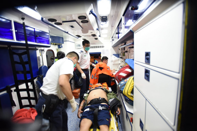 男子受伤送院。