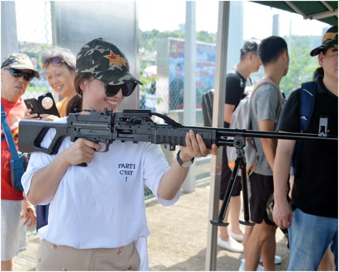 昂船洲軍營今日為香港青年學生專場開放。