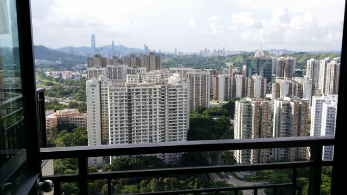 極高層單位可遠眺山景及深圳市景,開揚不侷促。
