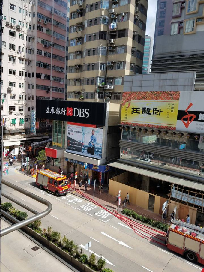 佐敦吴松街131号天台发生火警，初步指无人受伤。香港突发事故报料区fb群组