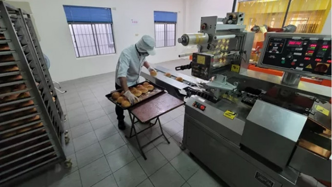 一个为台湾军方生产面包的承包商被揭发食安问题，惟高雄市衞生局巡查未有具体发现。网上图片