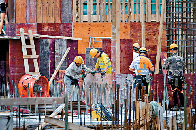 发展局指建造业失业率随着疫情复常，自2022年开始下降。