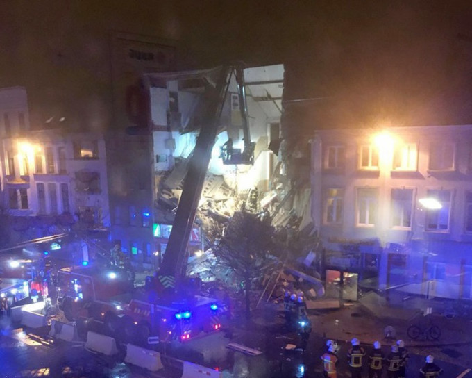 比利时大厦气体泄漏爆炸，最少五人受伤。AP